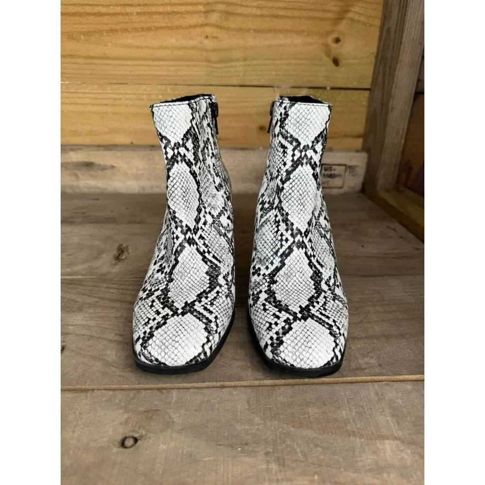 Mix No. 6 Women's Shoe 7M Black & White Snakeskin Benisa Chunky Heel Ankle Boots